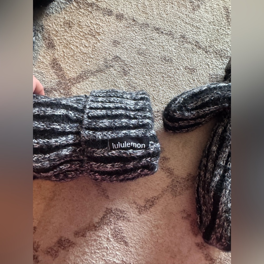 Lululemon Women's Textured Fleece- Lined Knit Mittens and beanie - Picture 3 of 5